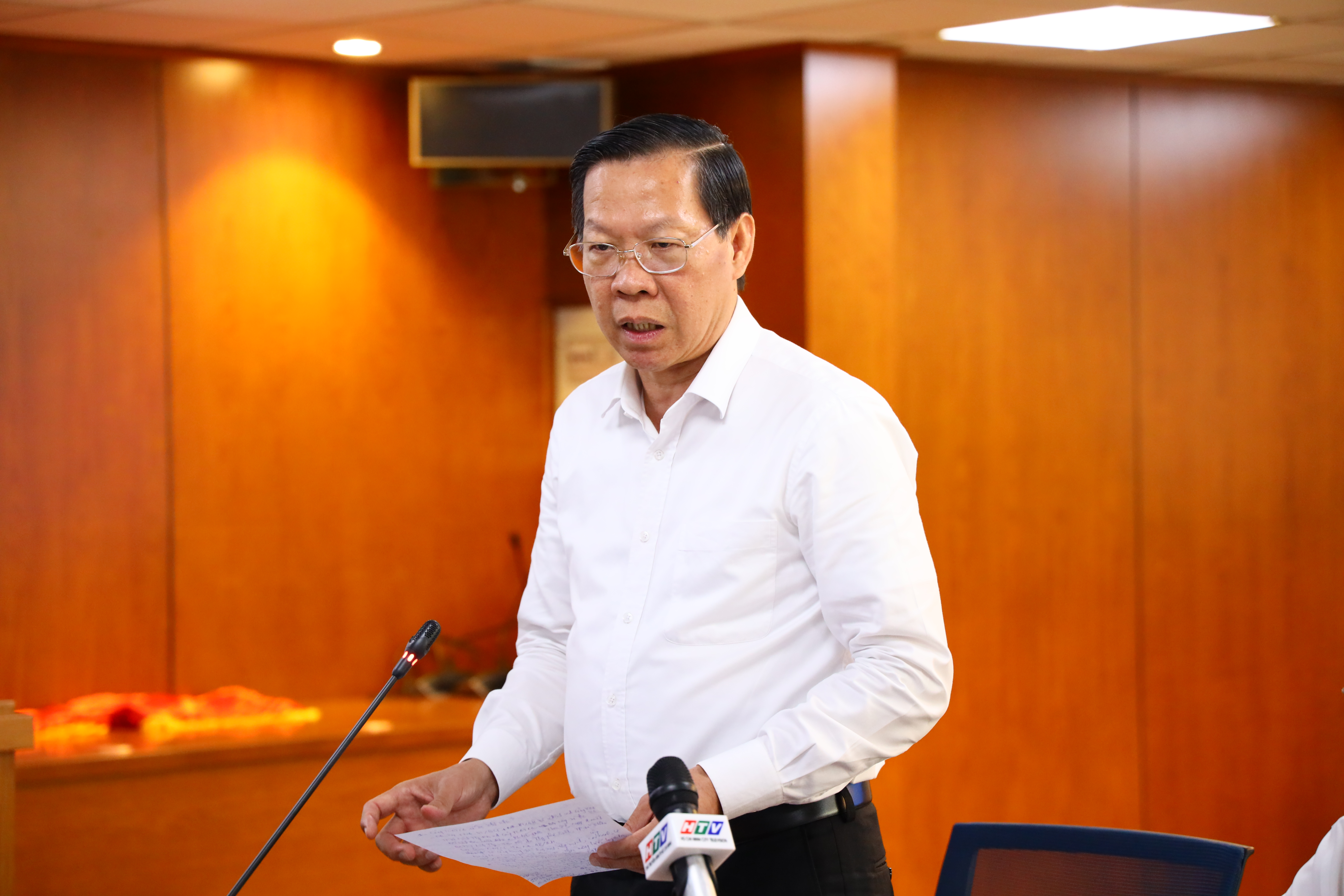 2; Theo Chủ tịch Phan Văn Mãi, sự vào cuộc hành động của hệ thống chính trị Thành phố là yếu tố quyết định sự thành công trong triển khai Nghị quyết 98.